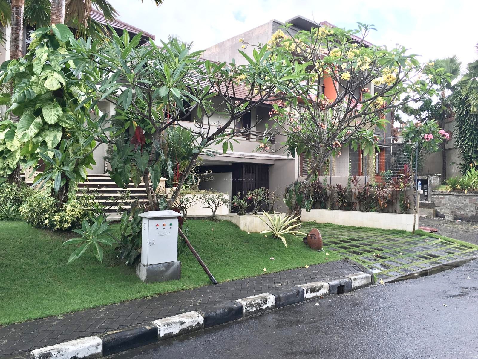 Rumah teras ayung denpasar timur