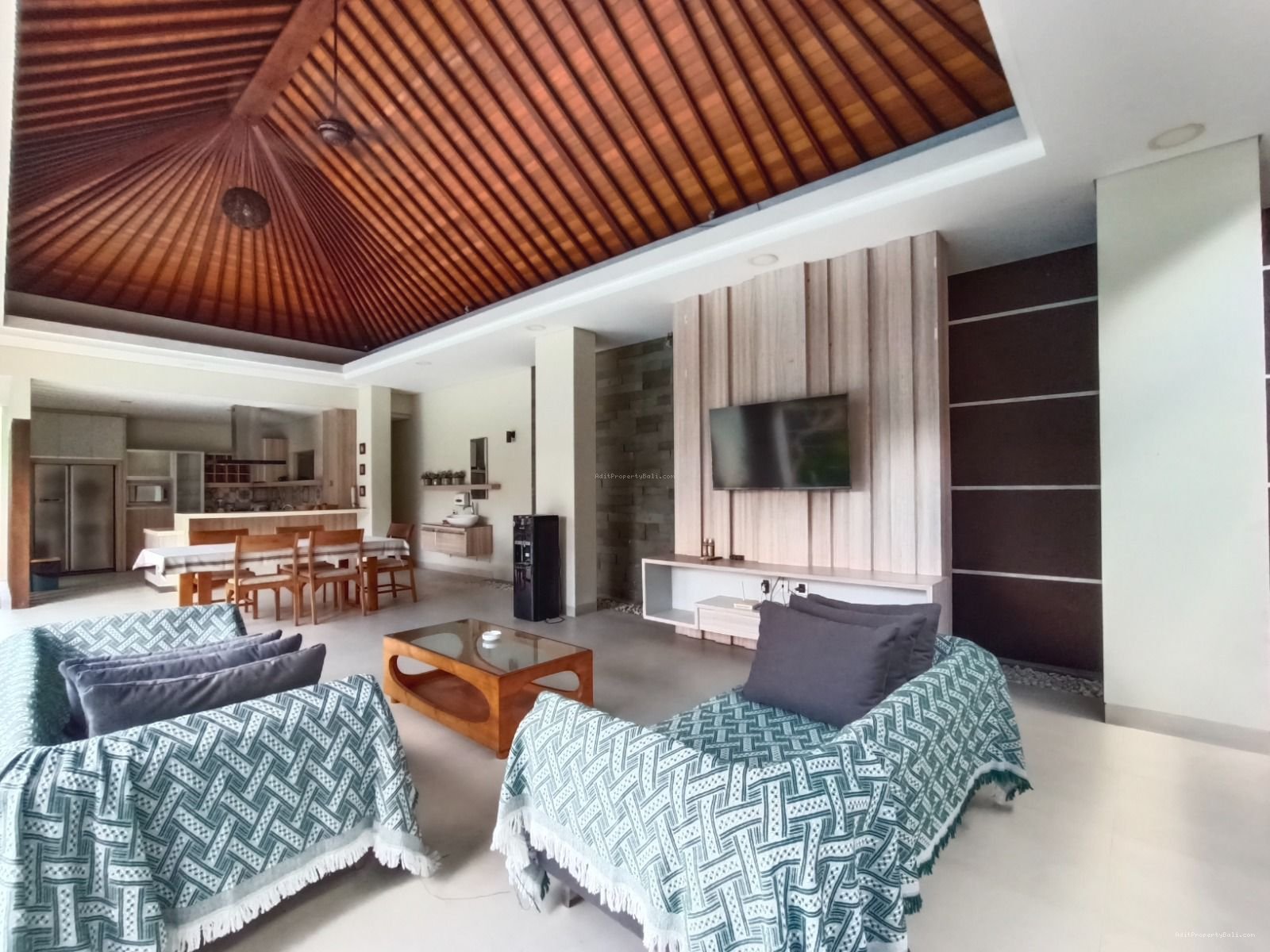 Villa gunung salak kerobokan