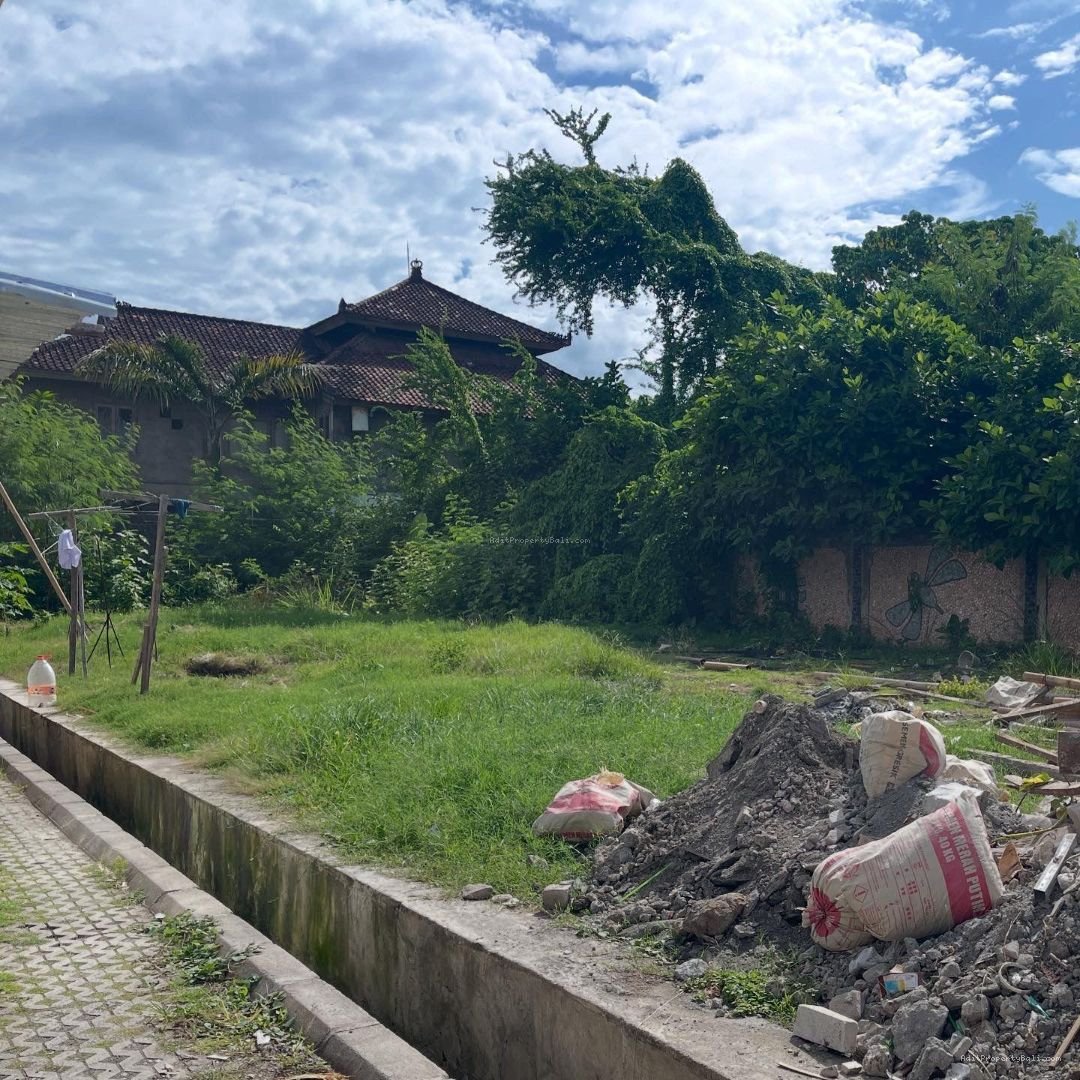 Tanah Raya Merdeka Raya Kuta Badung
