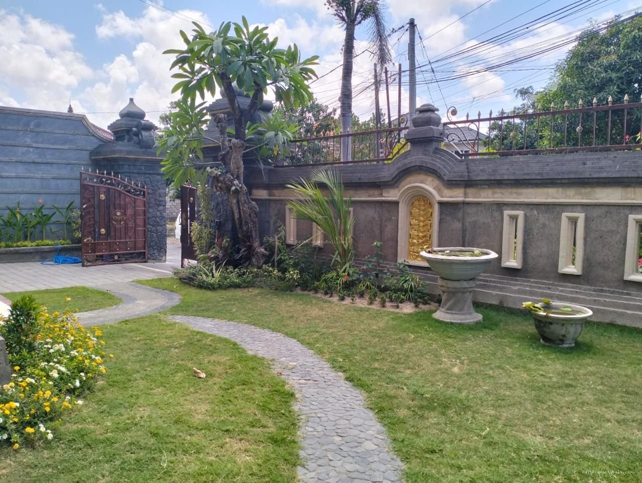 Rumah Moh yamin Renon