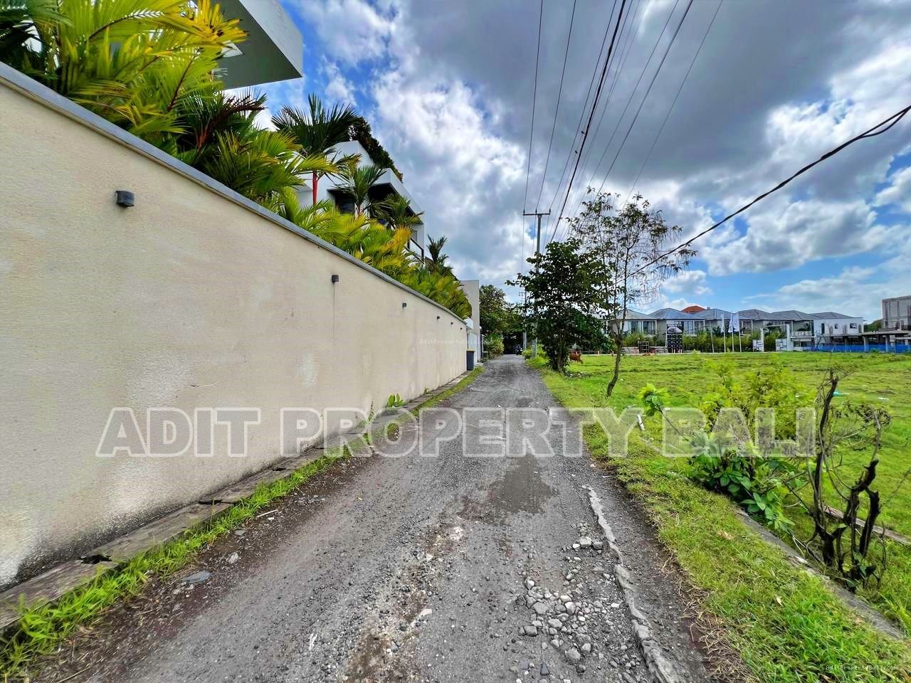 Tanah pantai batubolong canggu