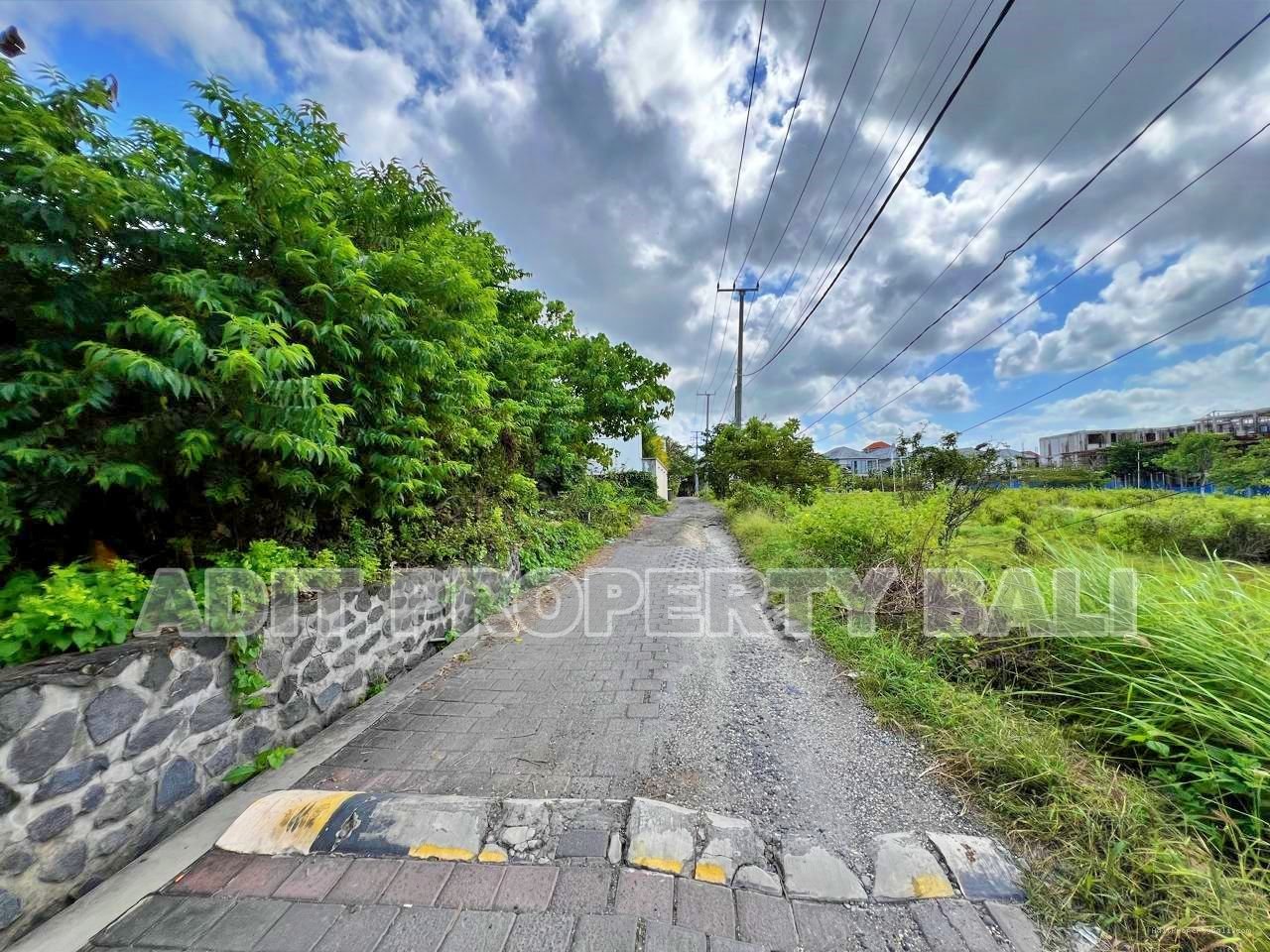 Tanah pantai batubolong canggu