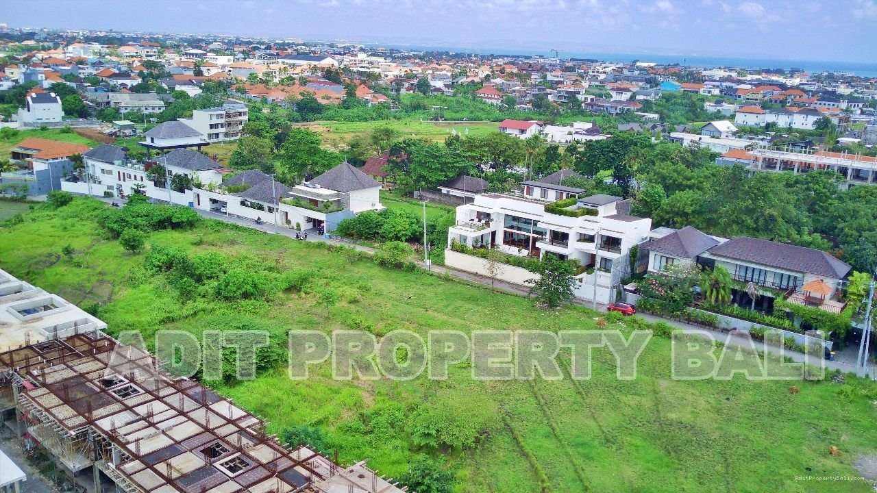 Tanah pantai batubolong canggu