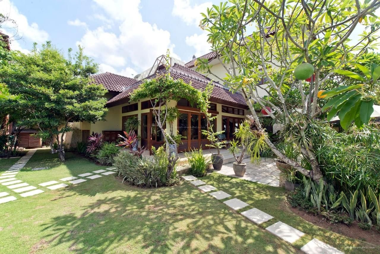 Villa berawa canggu bali