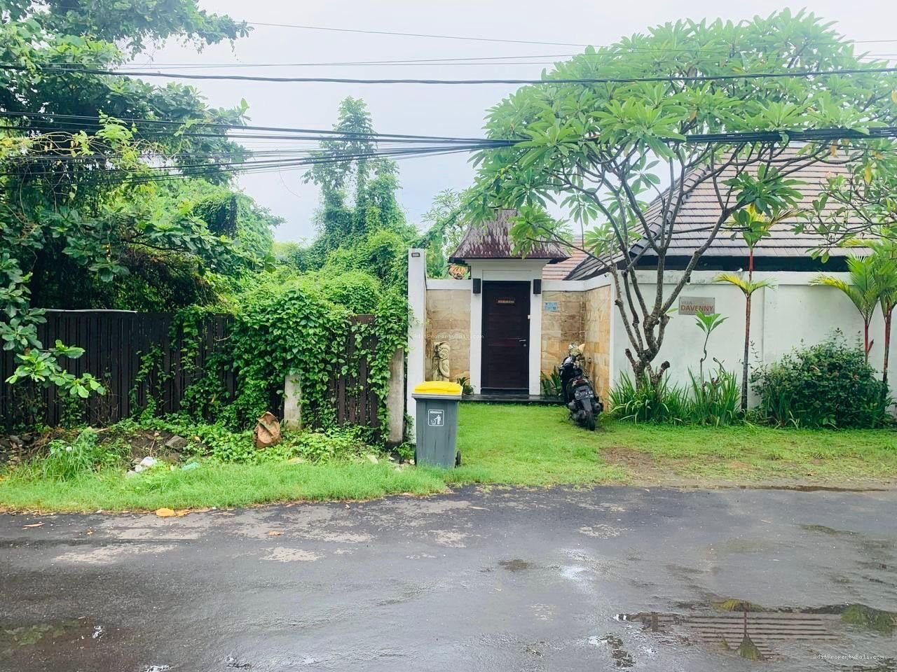 Tanah Dewi saraswati seminyak