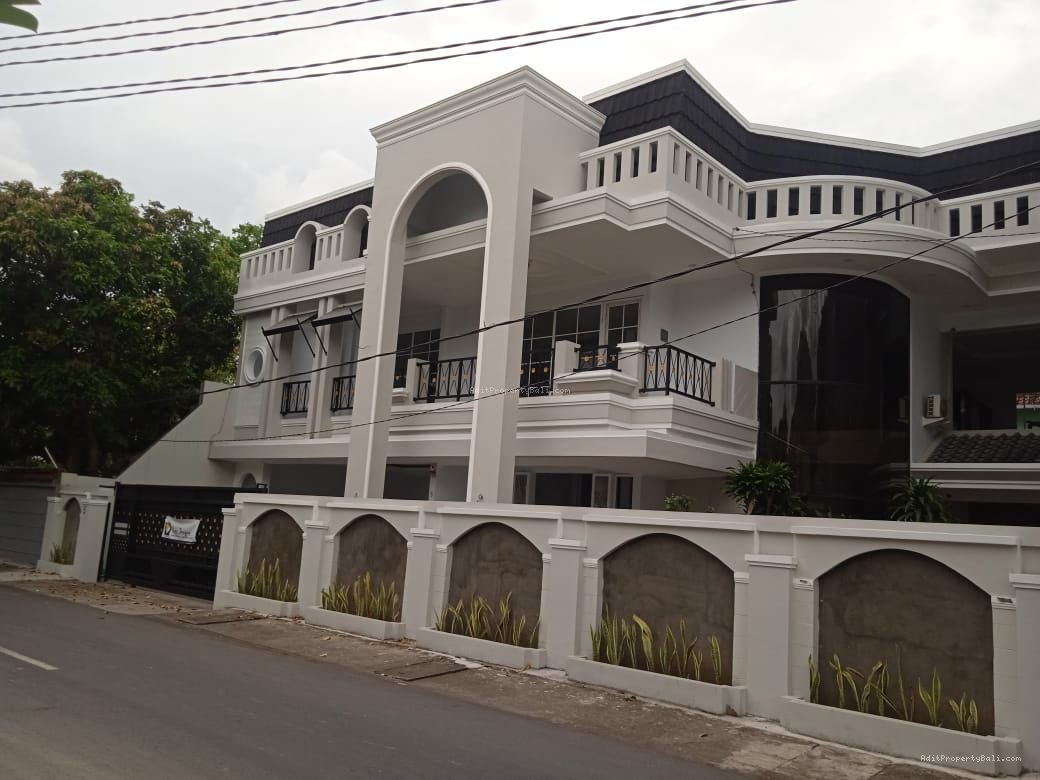 Rumah Mewah Gatot Subroto Tengah Denpasar
