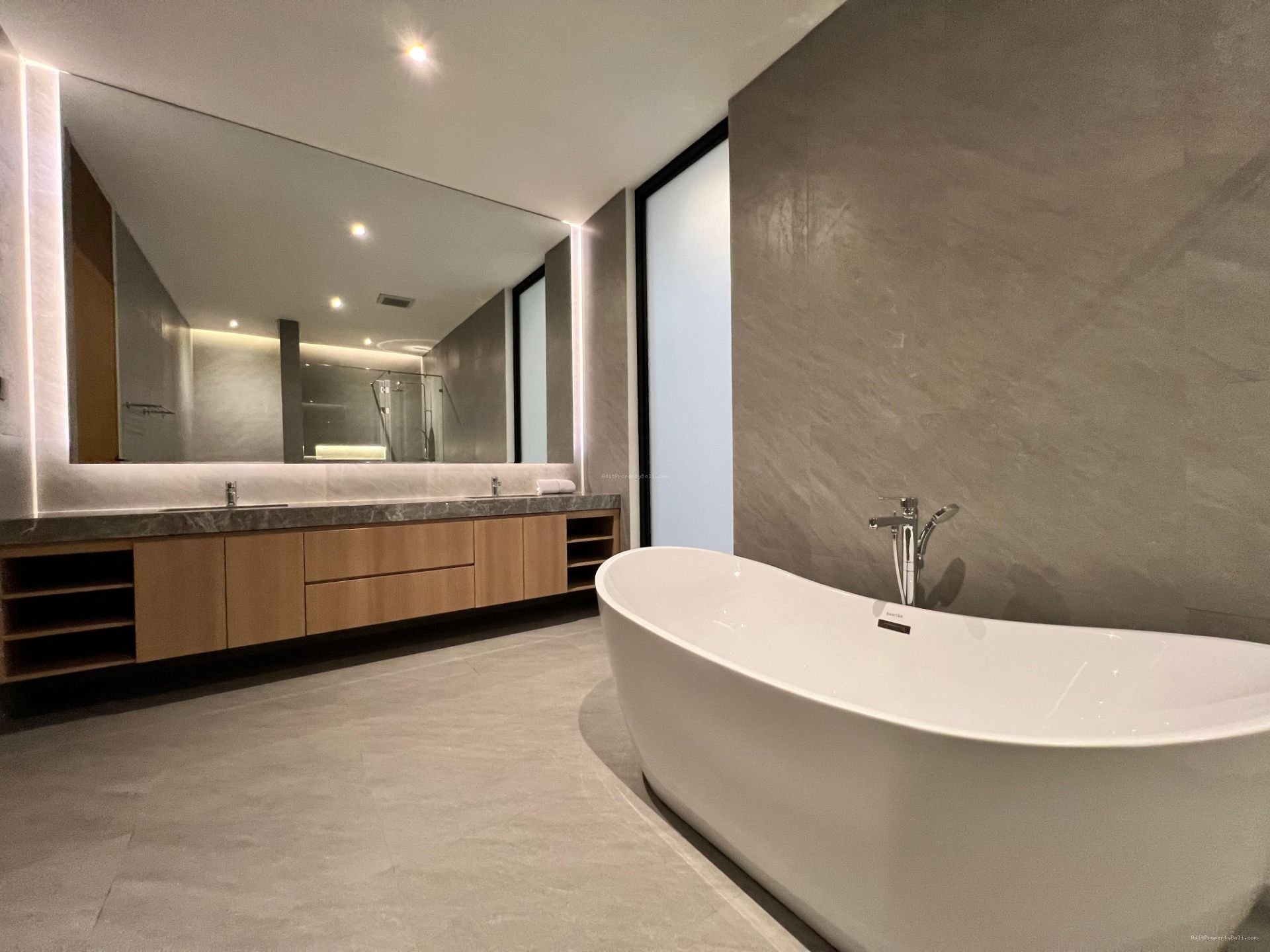 Brand New Villa Modern Tropical Berawa Canggu Badung