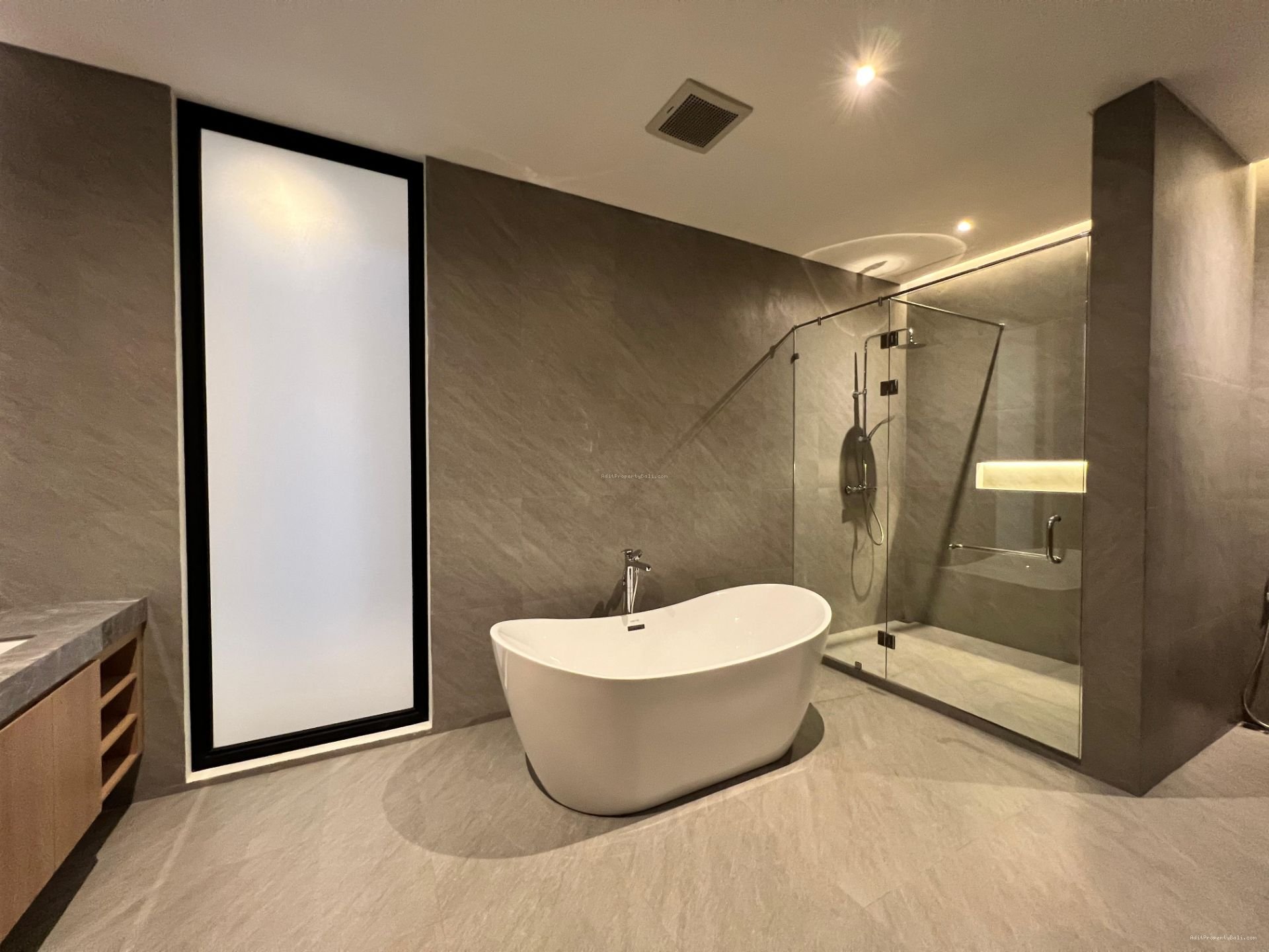 Brand New Villa Modern Tropical Berawa Canggu Badung