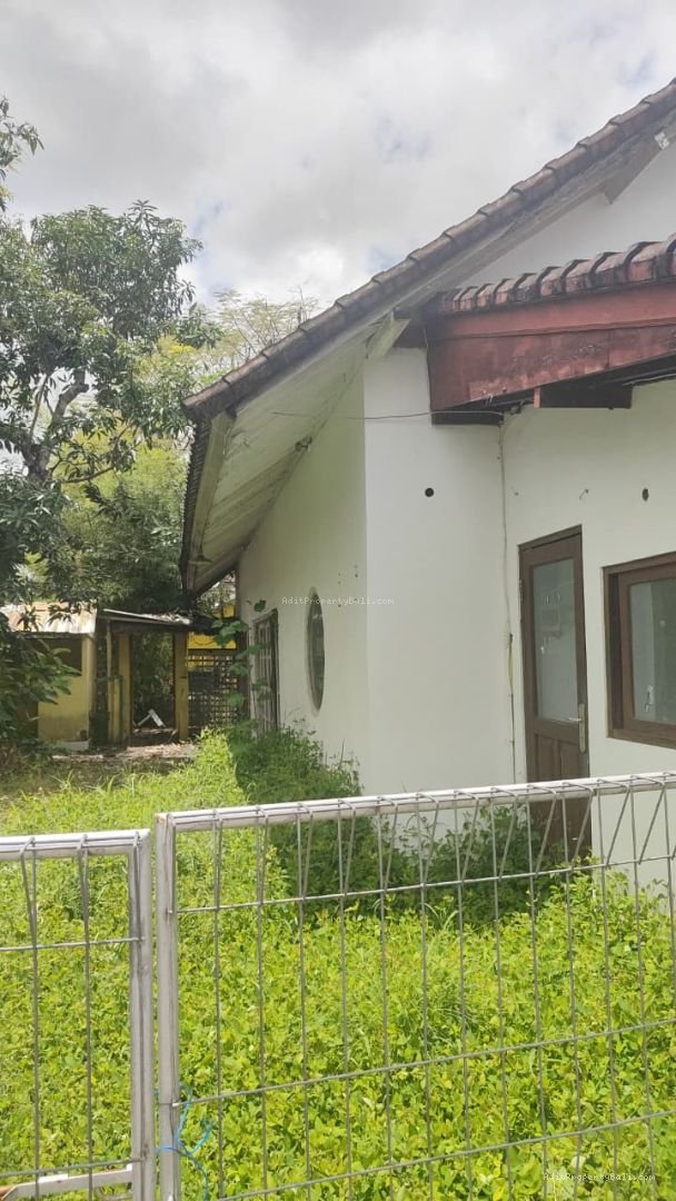 Tanah Langka Raya Pantai Berawa Canggu Badung