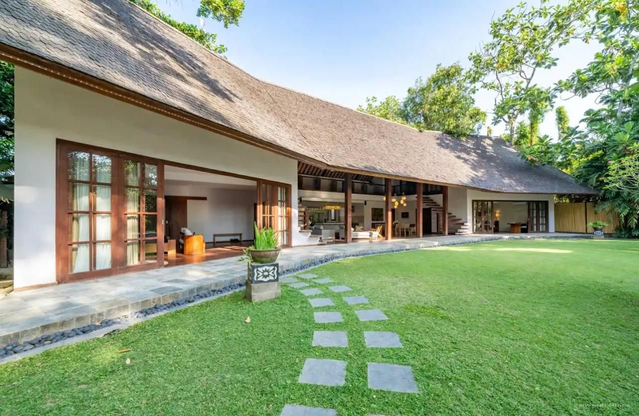 Villa raya canggu bali