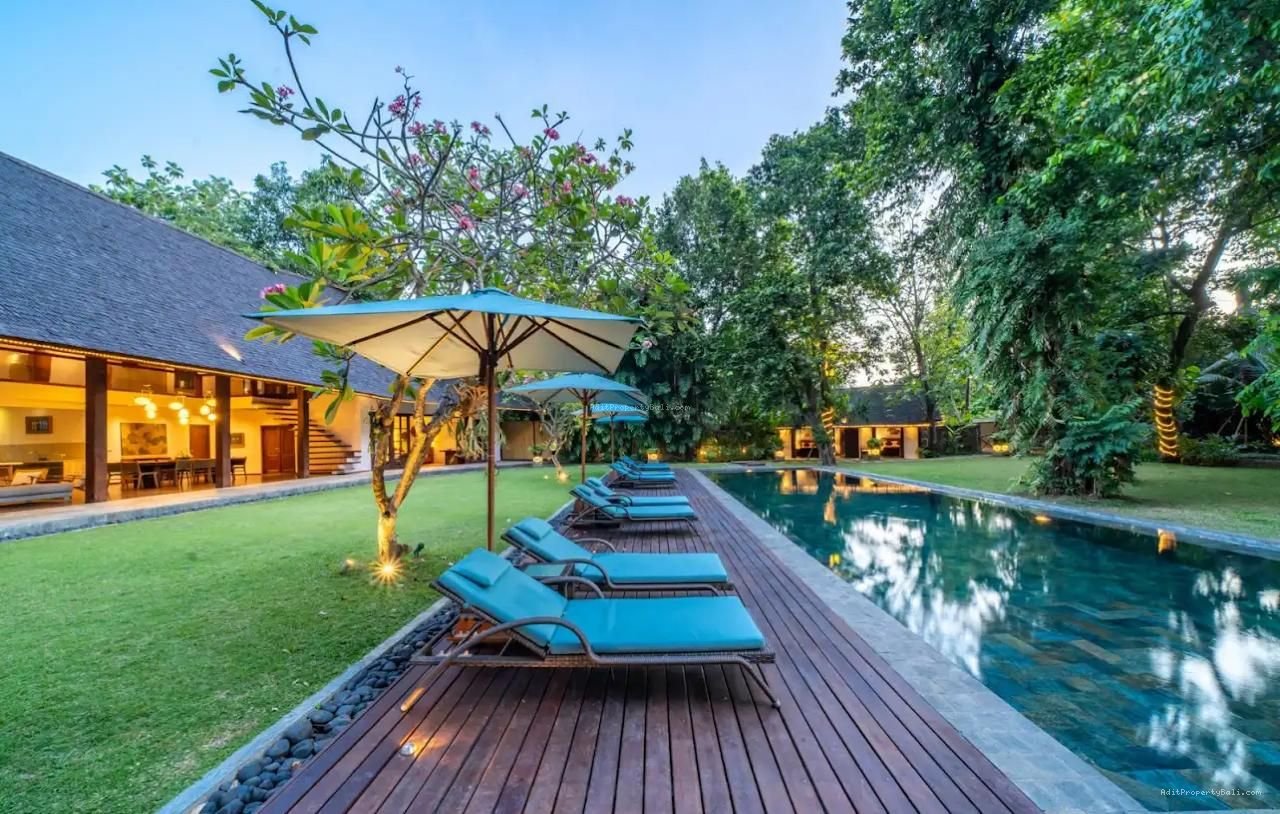Villa raya canggu bali