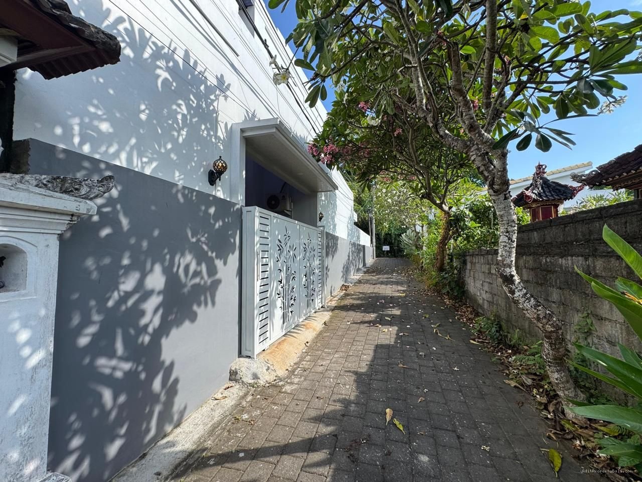 Tanah langka pantai mertasari sanur