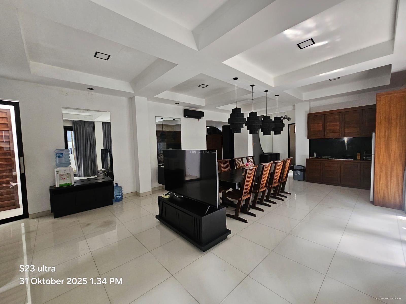 Villa tropical raya canggu badung bali