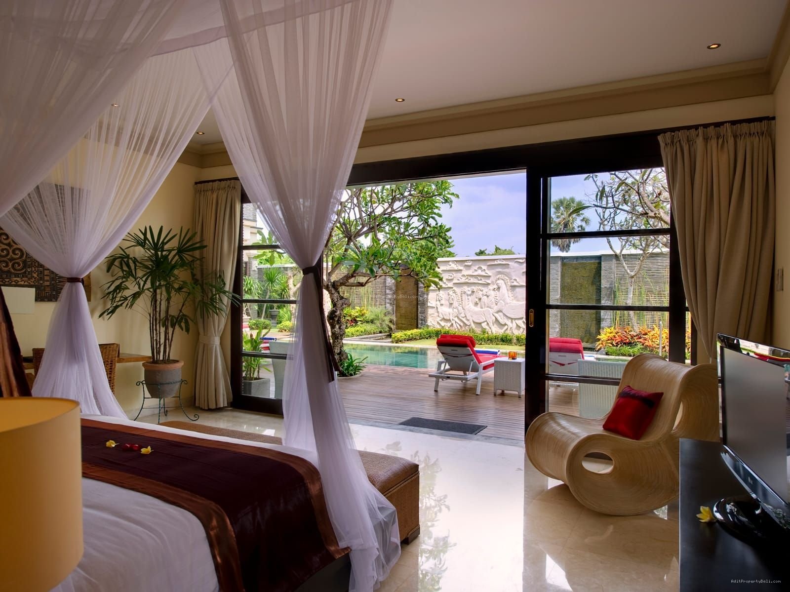 Villa beachfront Pantai batubelig seminyak