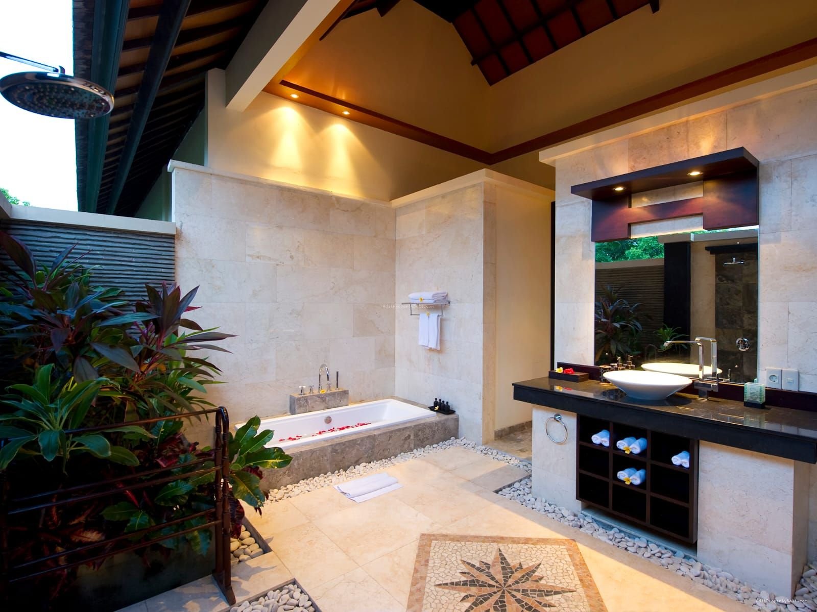 Villa beachfront Pantai batubelig seminyak