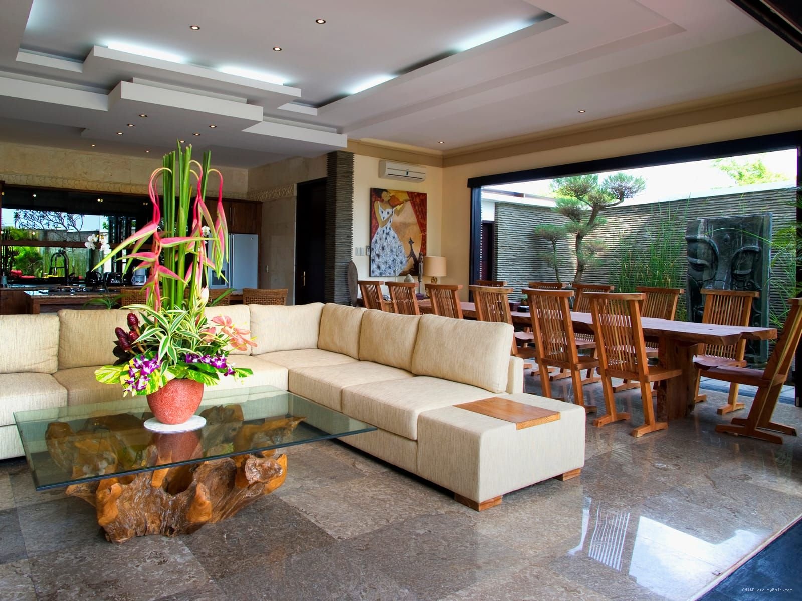 Villa beachfront Pantai batubelig seminyak