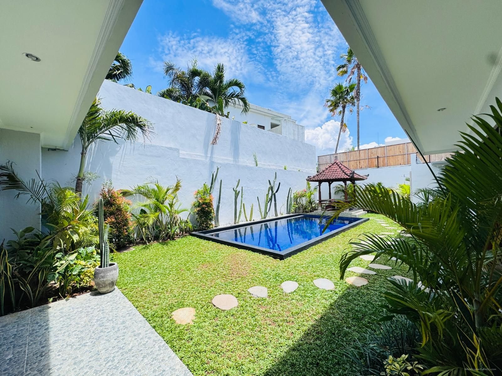 Villa modern tropical canggu bali