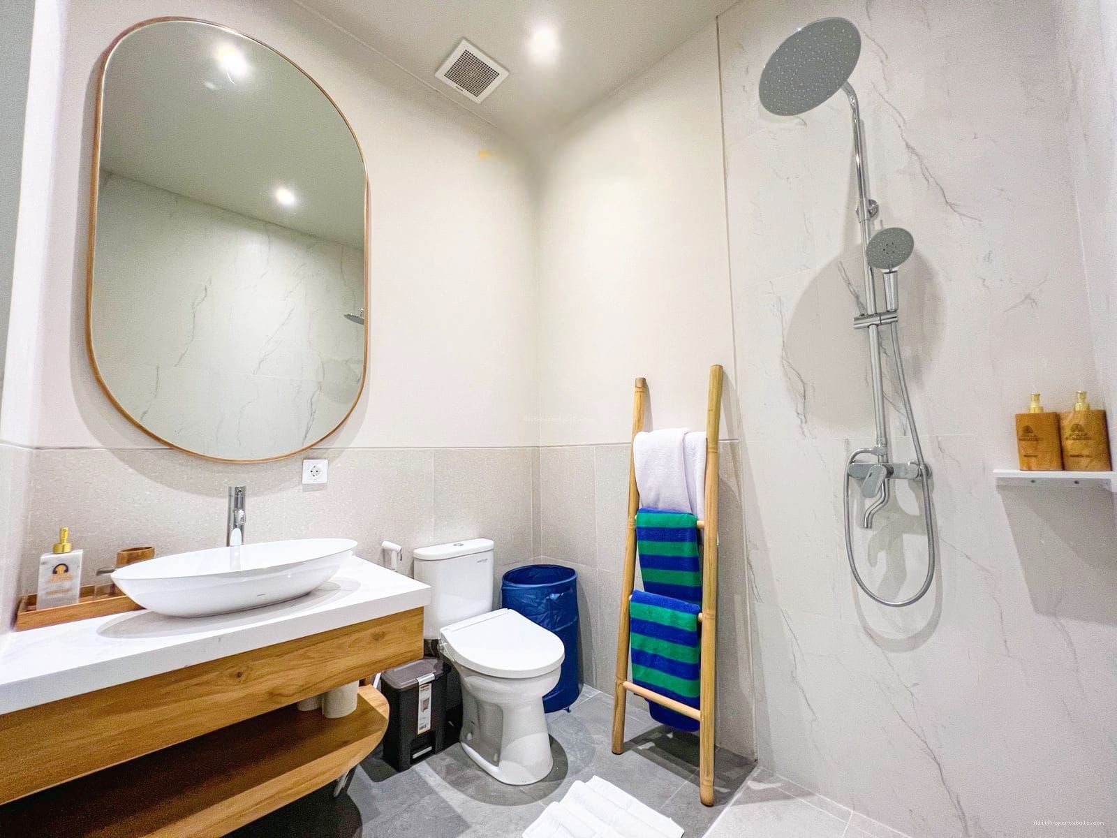 Villa Modern Kayu Tulang Canggu Badung