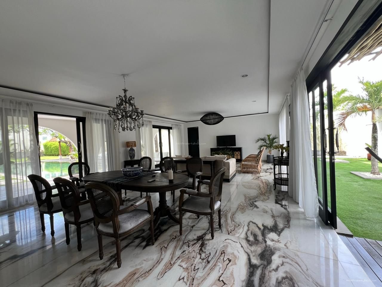 Villa luxury Batubelig seminyak bali