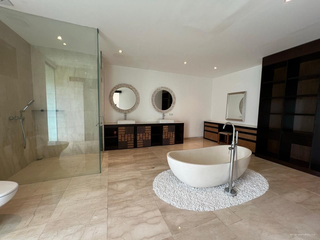 Villa luxury Batubelig seminyak bali