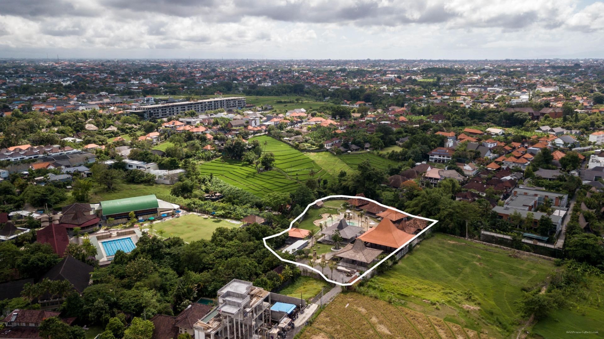 Tanah + Bangunan berawa canggu bali