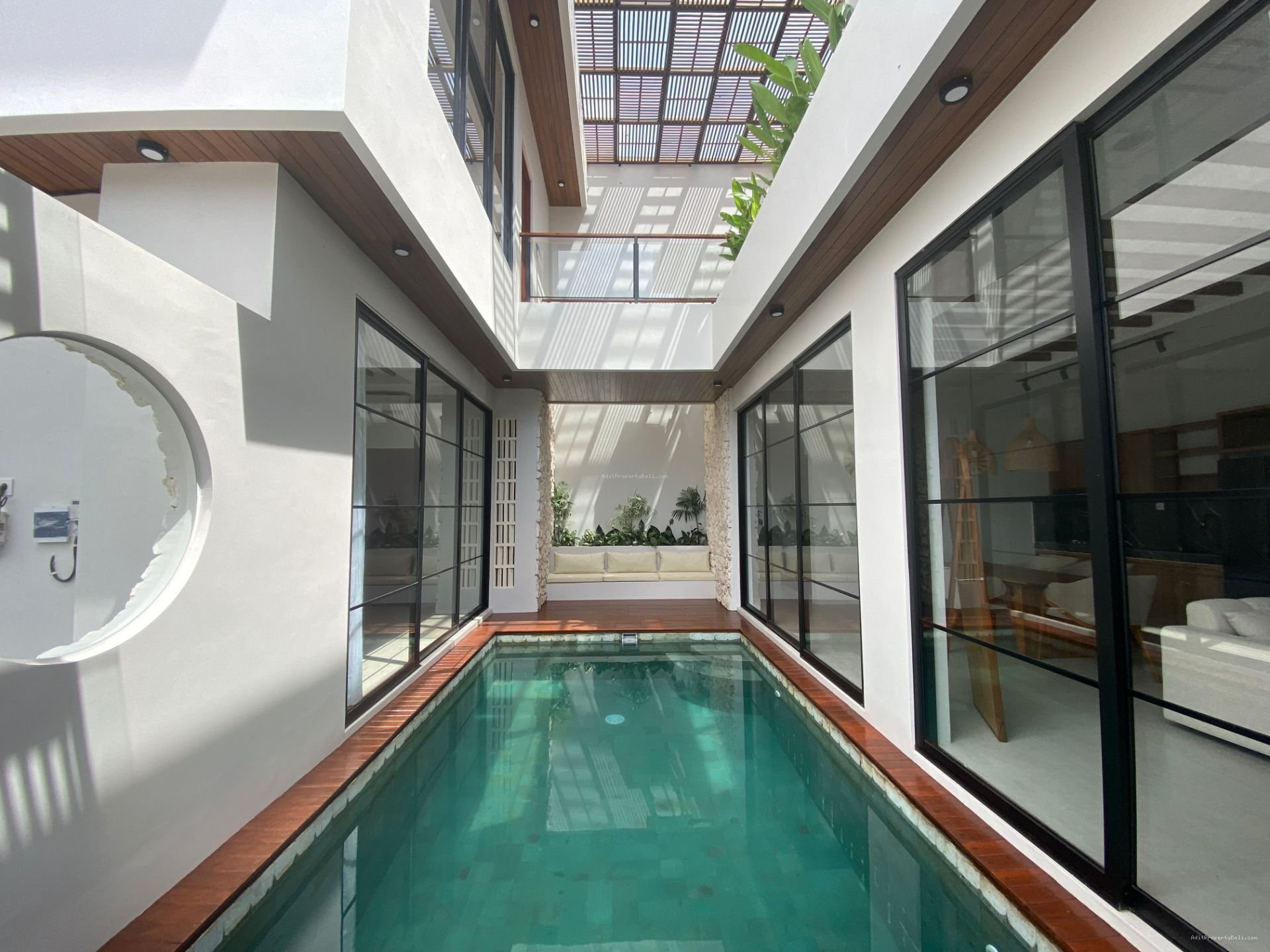 Villa mediteranian tumbak bayuh mengwi badung