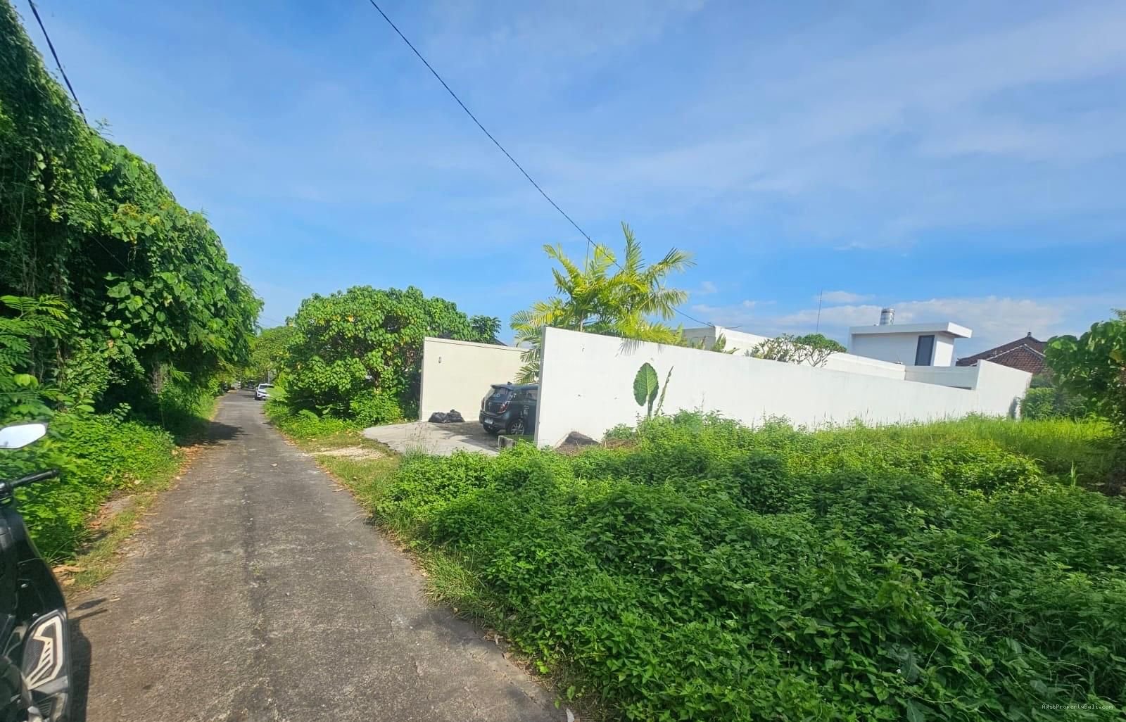 Tanah kuwum kerobokan