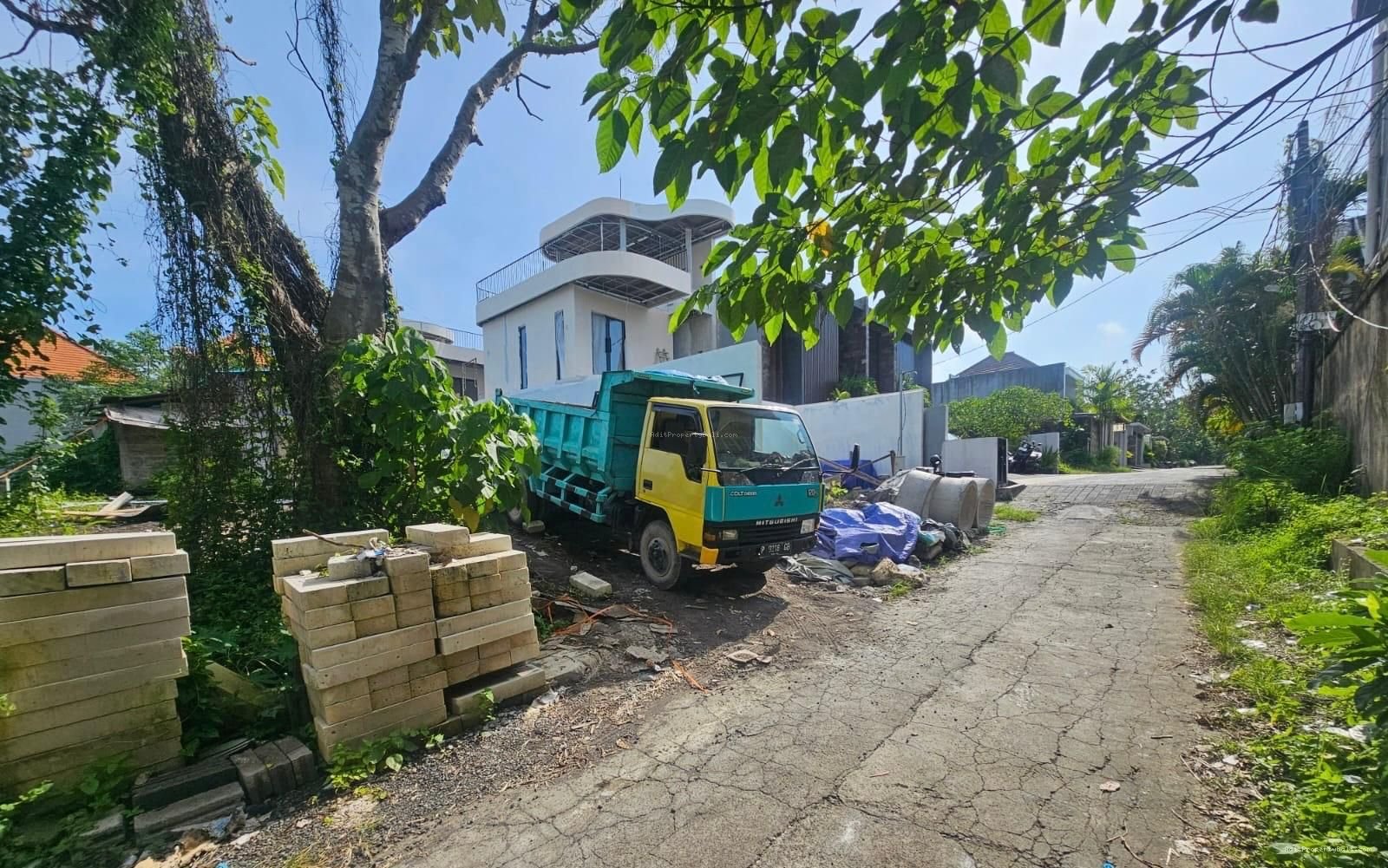 Tanah kuwum kerobokan