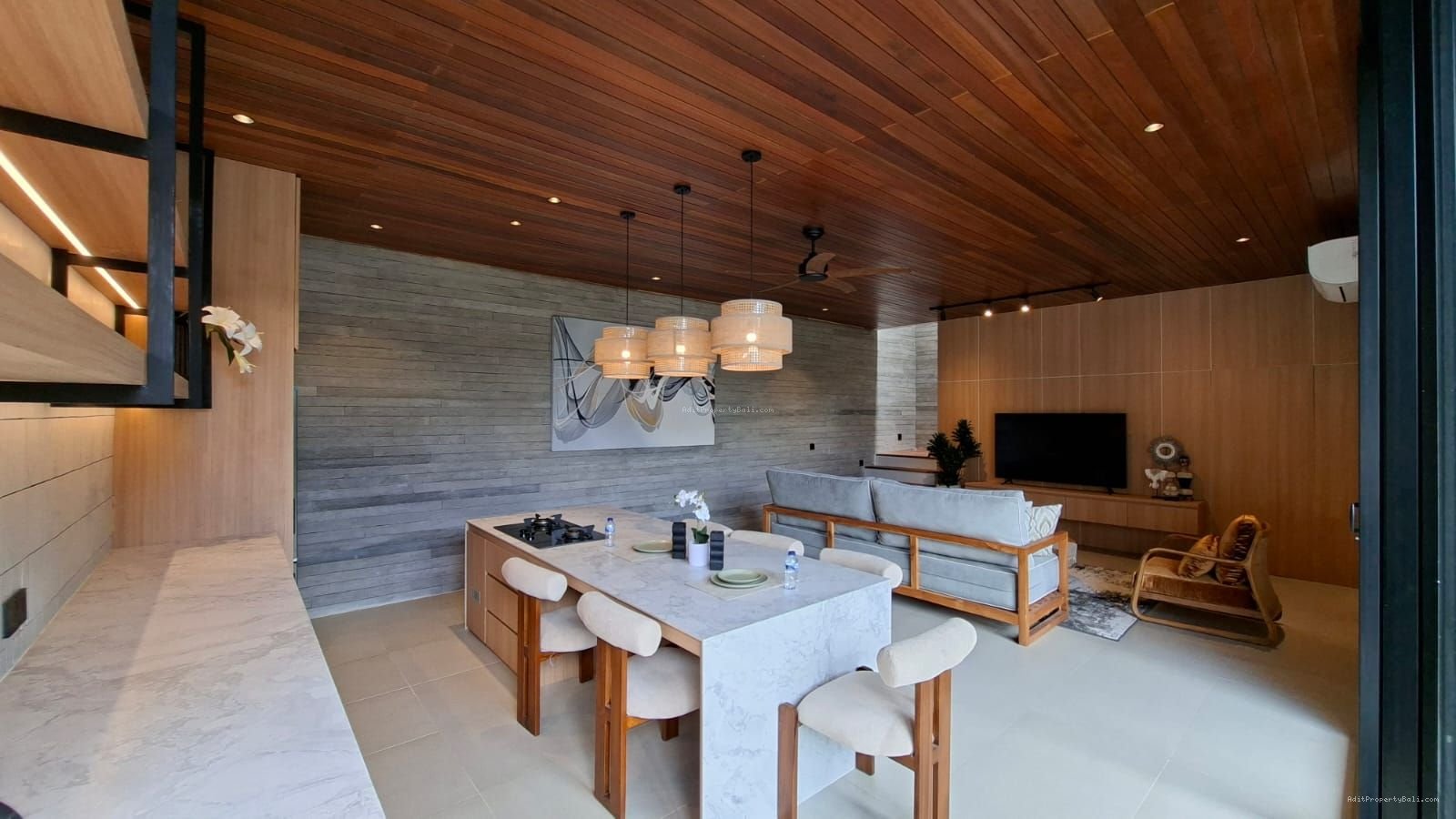 Villa baru Bale mansion kuta bali