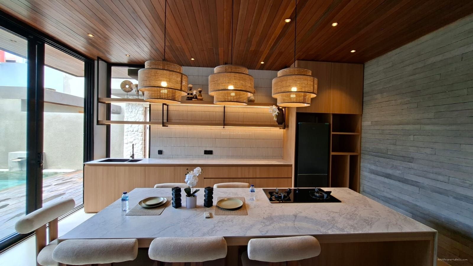 Villa baru Bale mansion kuta bali