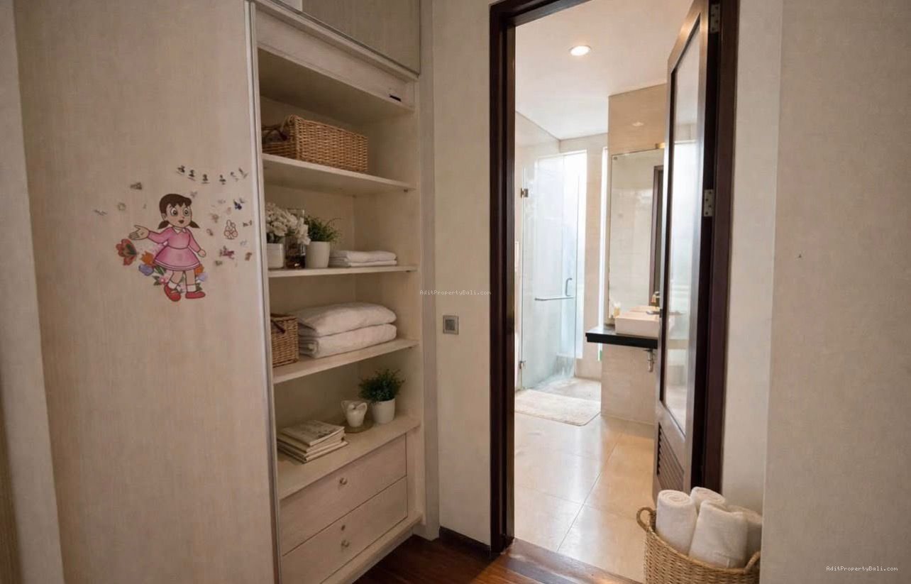 Rumah modern kebo iwa gatot subroto bali