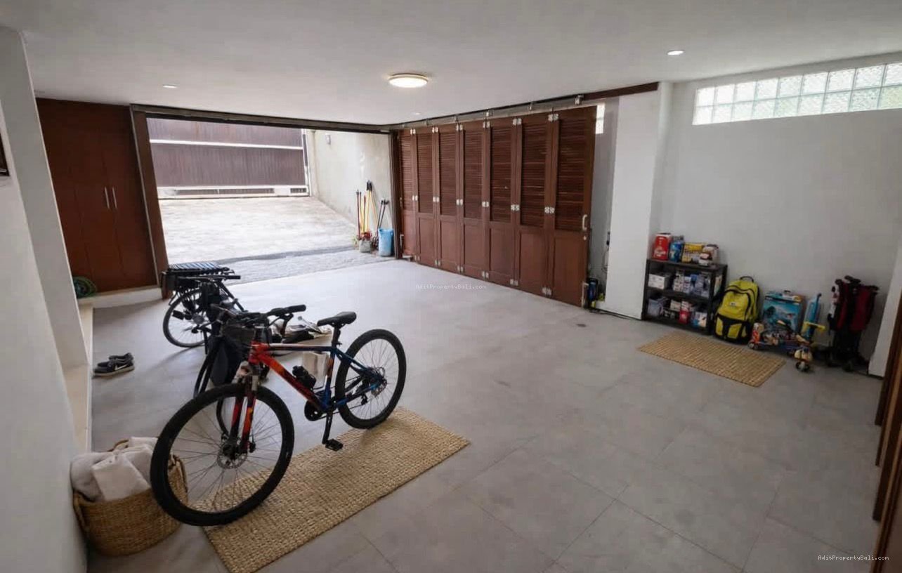 Rumah modern kebo iwa gatot subroto bali