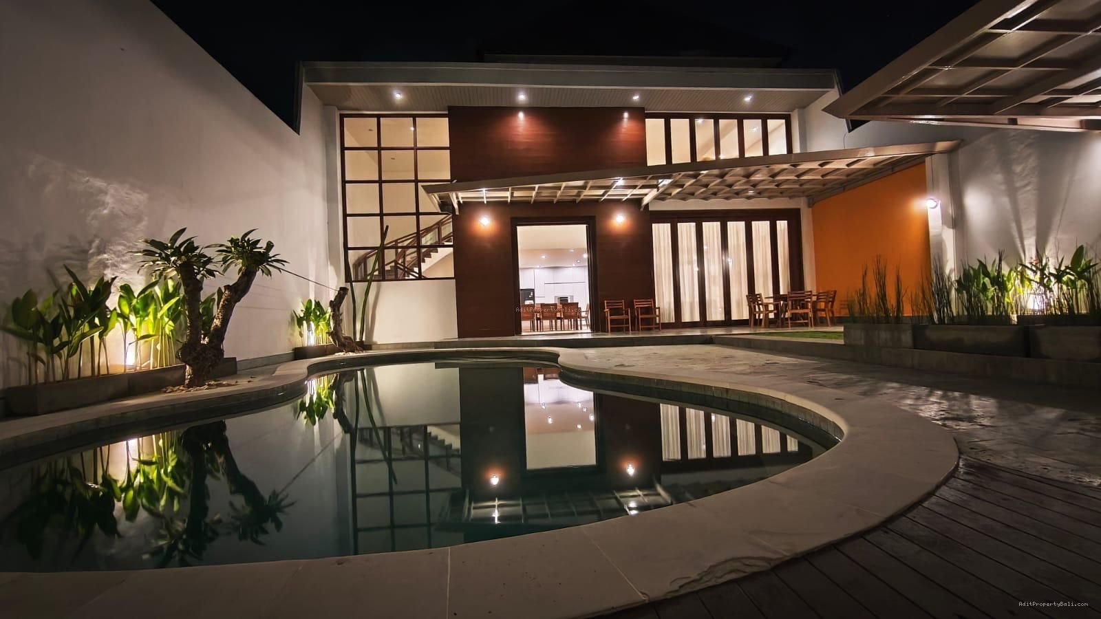 Villa Modern Style Taman Sari Kerobokan Badung