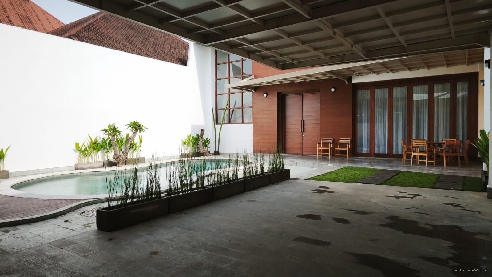 Villa Modern Style Taman Sari Kerobokan Badung