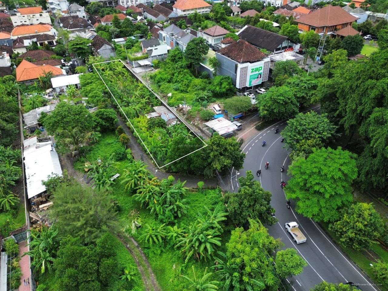 Tanah raya puputan renon