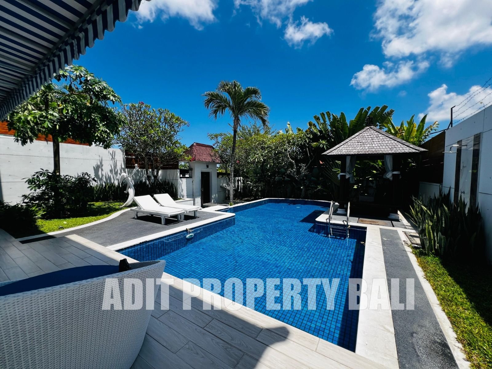 Villa modern bumbak umalas bali