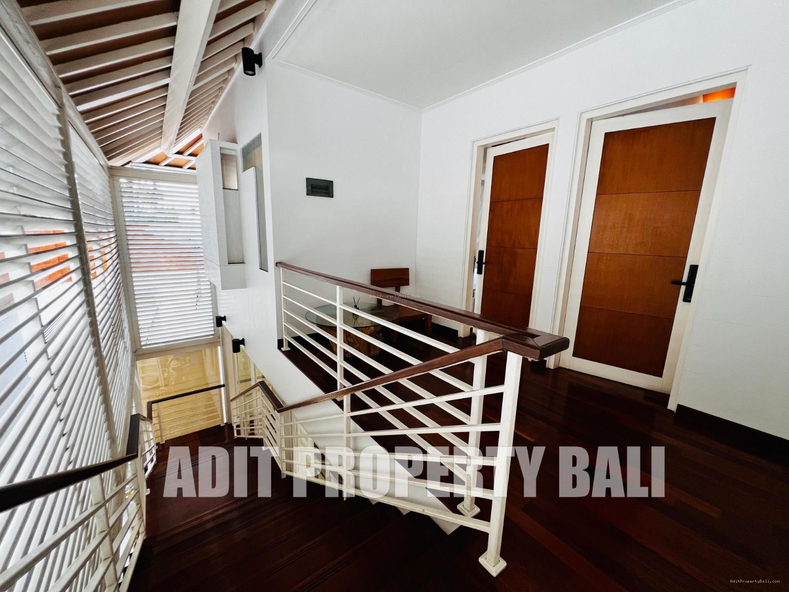 Villa modern bumbak umalas bali