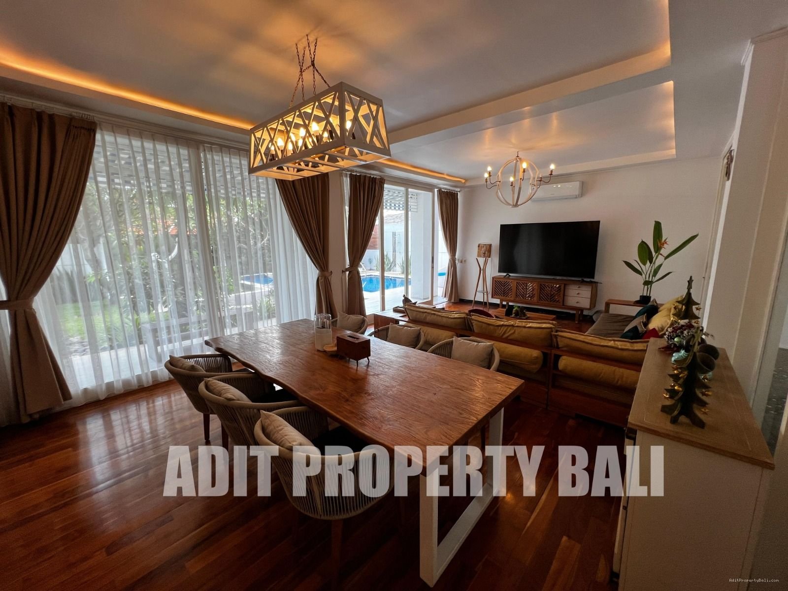 Villa modern bumbak umalas bali
