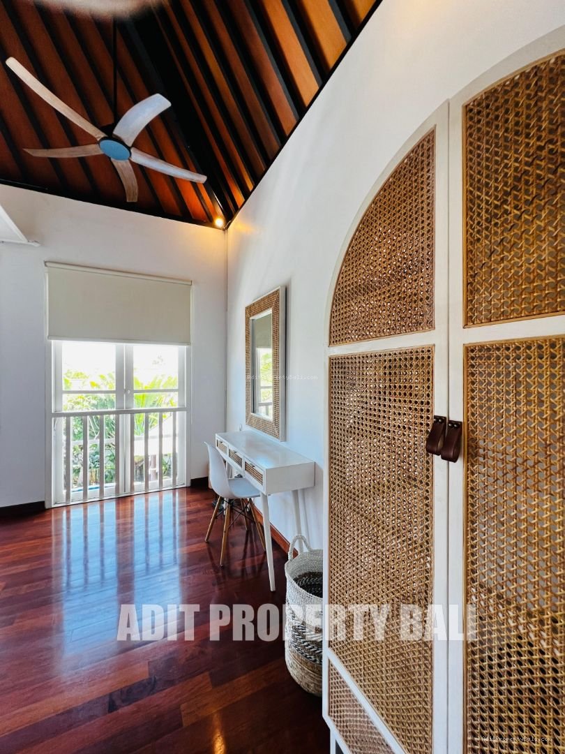Villa modern bumbak umalas bali