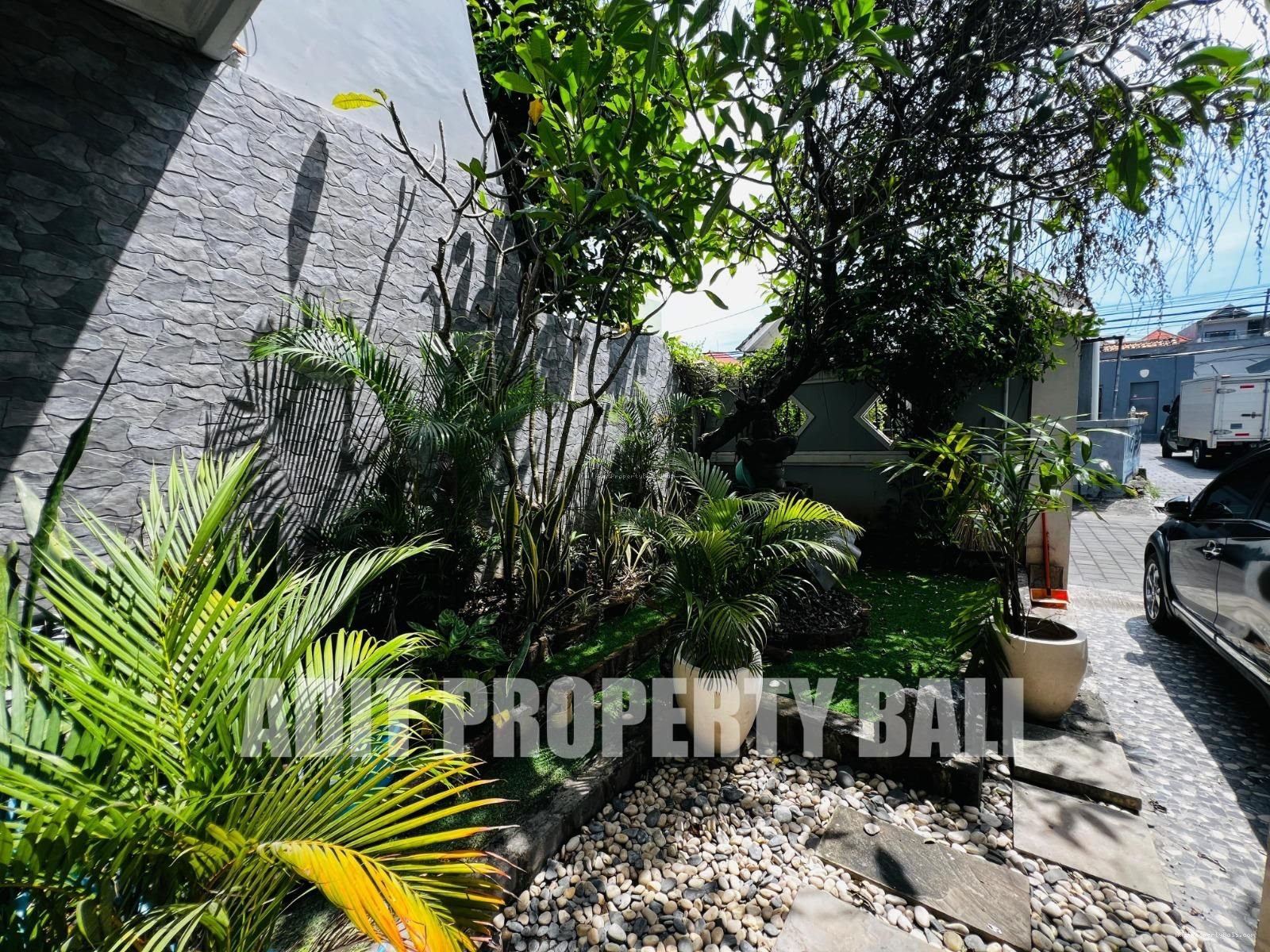 Kost Elit Gelogor Carik Denpasar