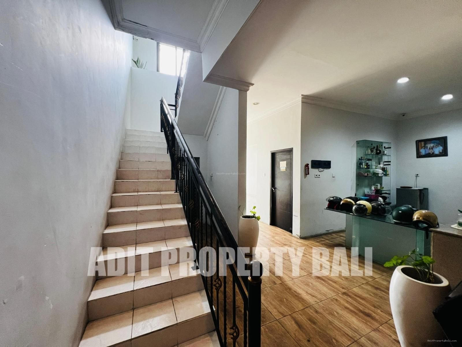 Kost Elit Gelogor Carik Denpasar