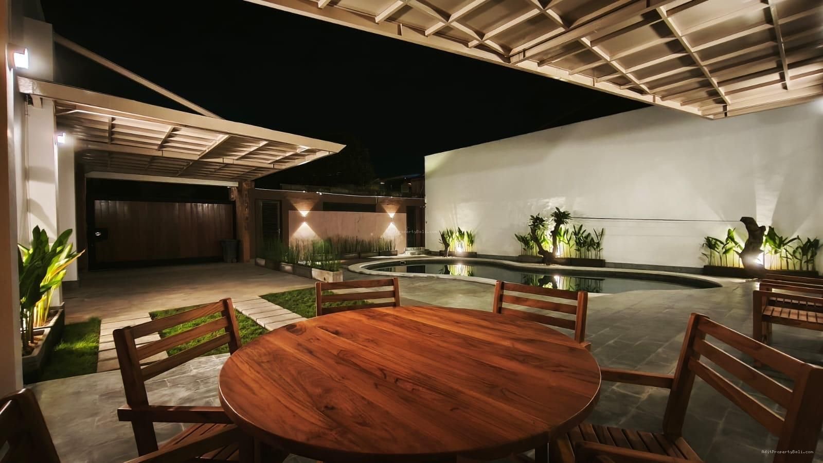 Villa Modern Taman Sari Kerobokan Badung