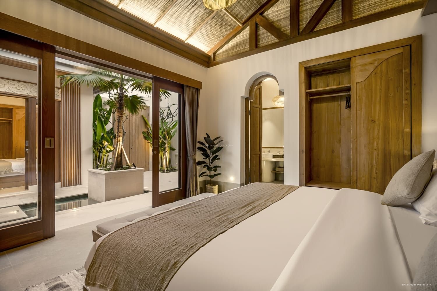 Modern Villa Kerobokan Badung Bali