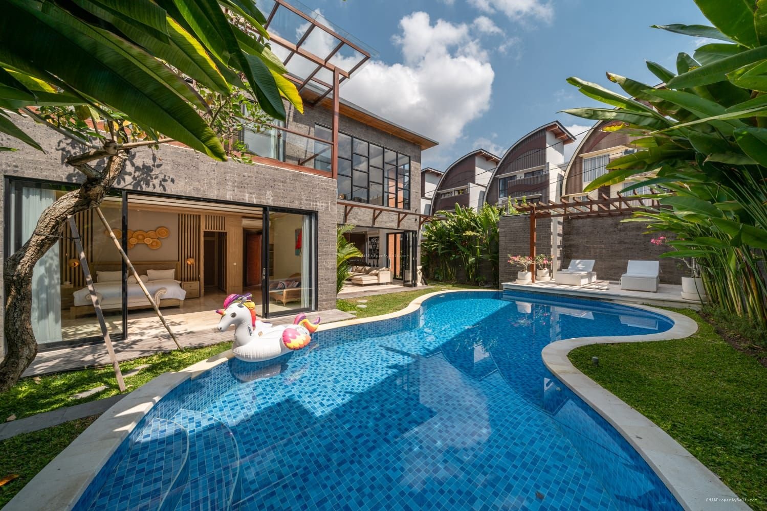 Villa modern semer kerobokan bali