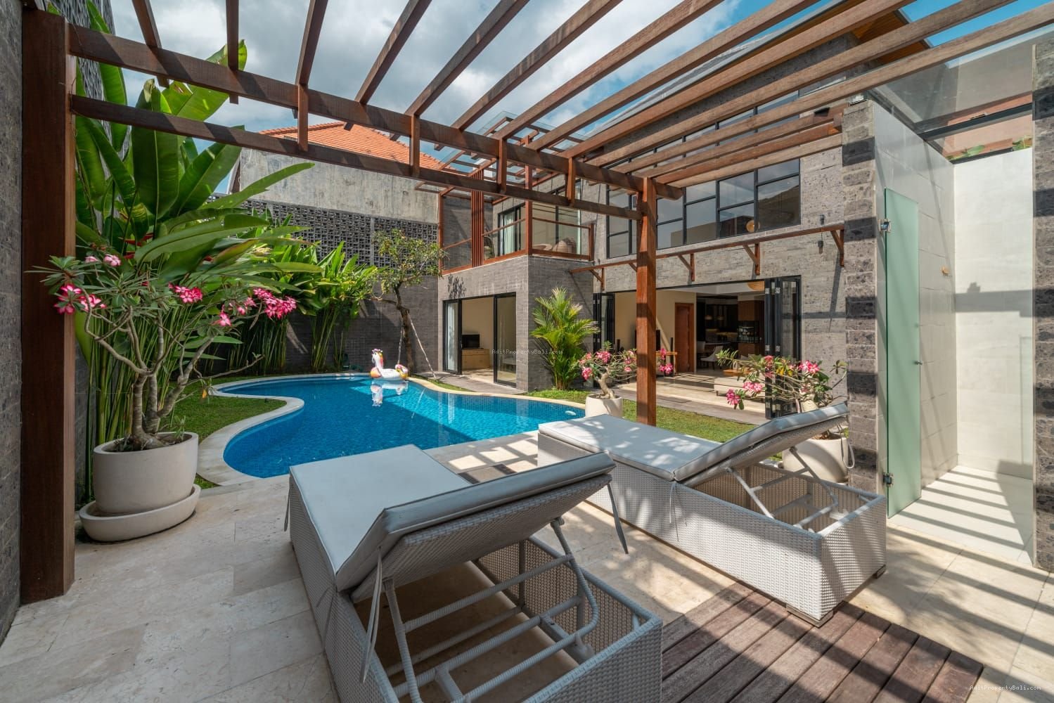 Villa modern semer kerobokan bali