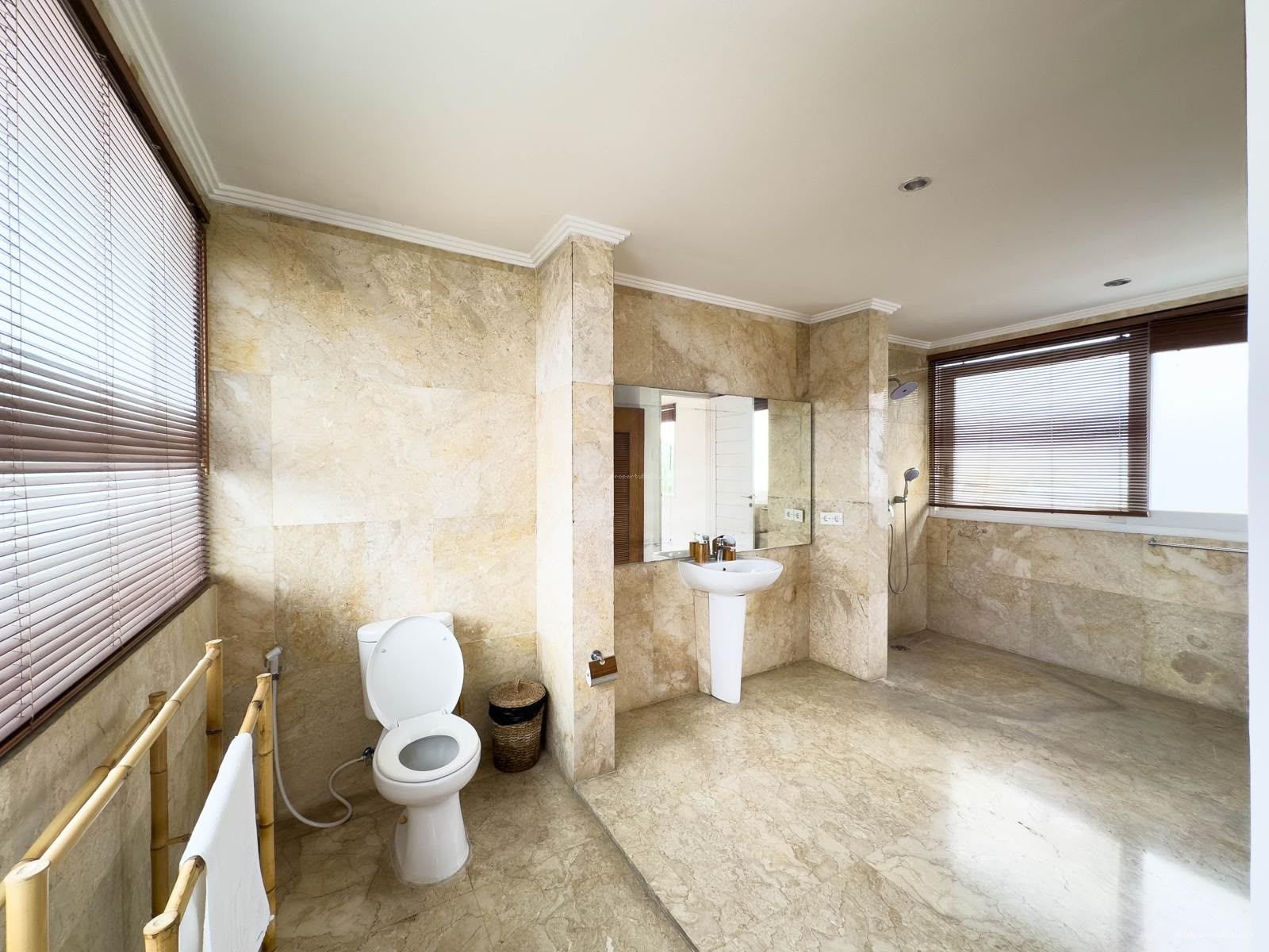 Villa murah kayu tulang canggu