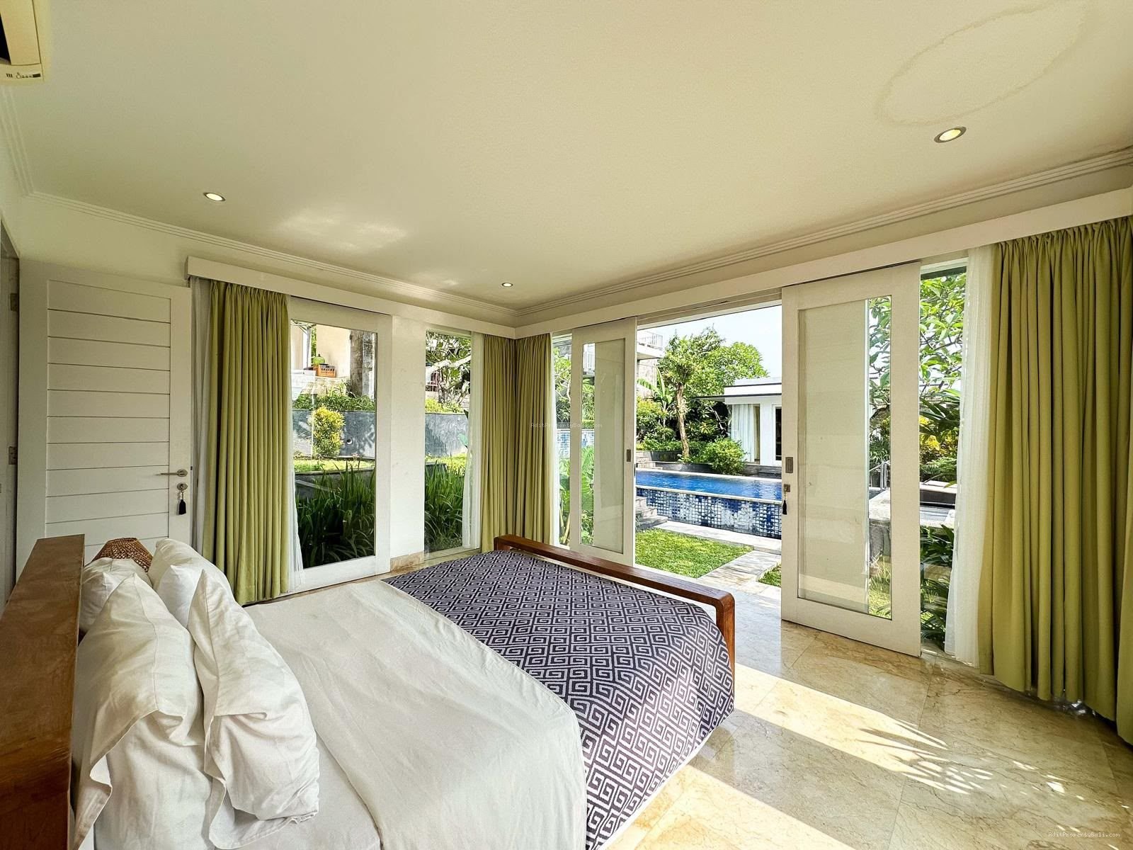 Villa murah kayu tulang canggu